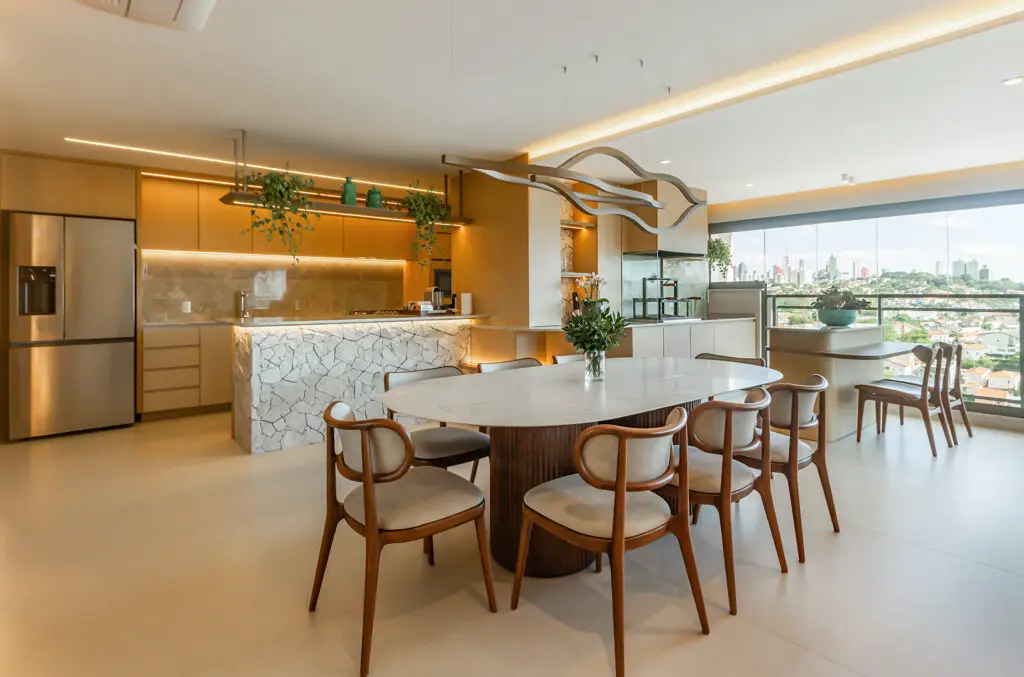 Sala de jantar, cozinha e churrasqueira do projeto Catão